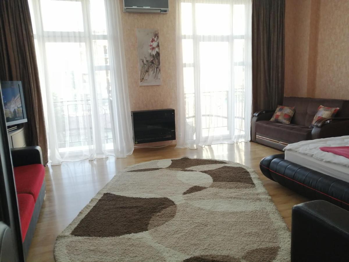 Apartments In The Historical Center Of Batumi, Near The Seaside Park Exterior photo