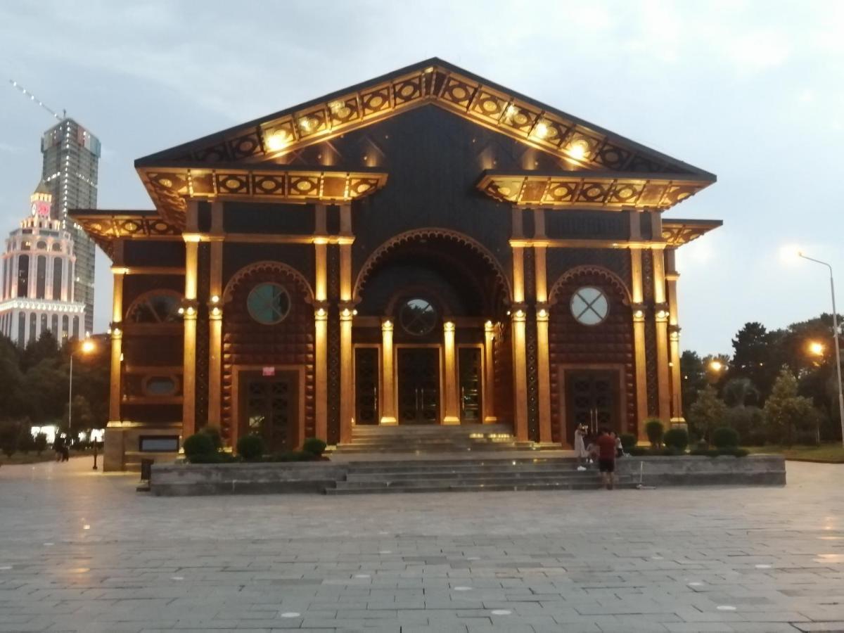 Apartments In The Historical Center Of Batumi, Near The Seaside Park Exterior photo